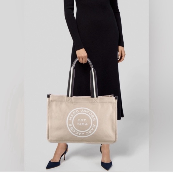 🌷Marc Jacobs Large Signet Tote - Picture 4 of 5